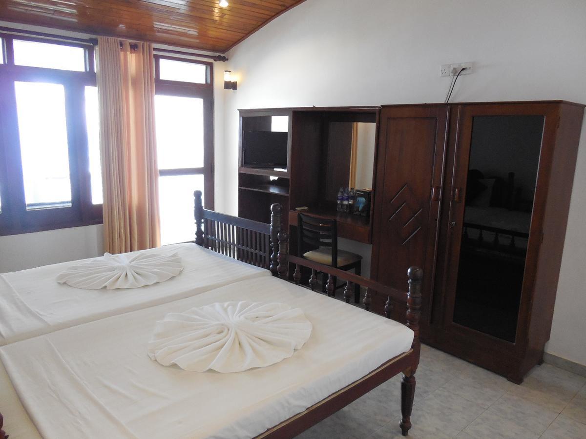 Miltons Beach Resort Unawatuna Exterior foto
