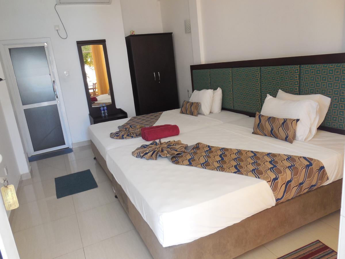 Miltons Beach Resort Unawatuna Exterior foto